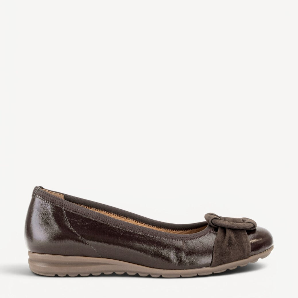 BALLERINAS + PUMPS-Bruin lak